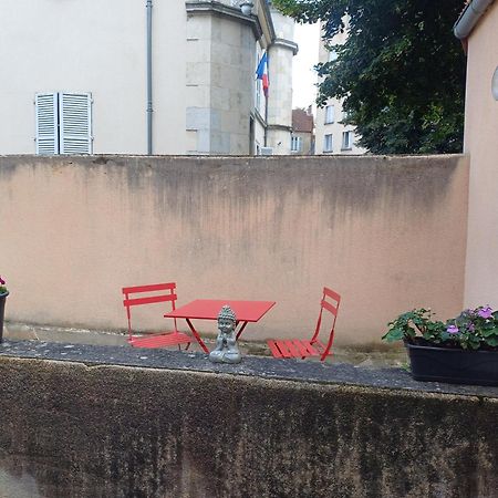 Joli Cocon En Plein Centre Ville Vichy Exterior photo